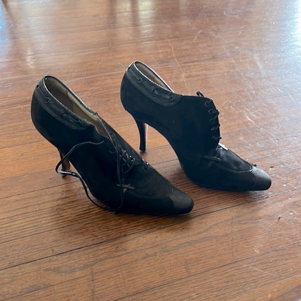 Manolo Blahnik GUC suede tie booties with lots of life left, beautiful details!